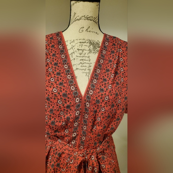 Max Studio Women V Neck Ruffle Cap Sleeves, Floral Blouse Size L. - Picture 6 of 8